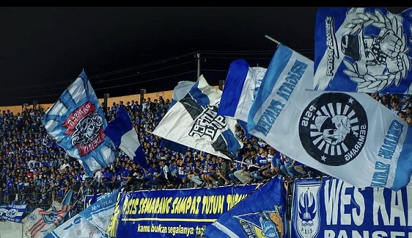 Suporter PSIS Semarang selalu membirukan stadion setiap Laskar Mahesa berlaga