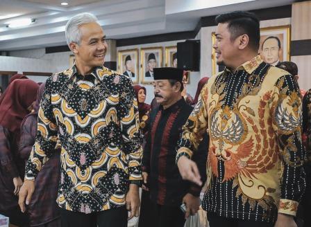 Bupati Gowa, Adnan Purichta Ichsan dan Wakil Bupati Gowa Abd Rauf Malaganni beserta jajarannya hingga kepala desa melakukan studi tiru ke Jawa Tengah. Rombongan diterima Gubernur Ganjar Pranowo di Gedung Gradhika Bhakti Praja, Pemprov Jawa Tengah, Kamis (22/6/2023) malam