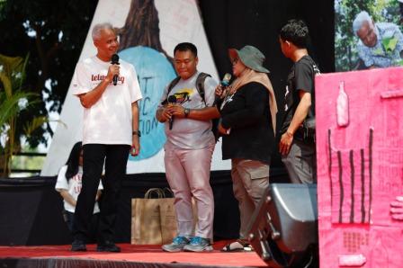 Gubernur Jawa Tengah, Ganjar Pranowo, menghadiri puncak peringatan Hari Lingkungan Hidup Dunia 2023 tingkat Provinsi Jawa Tengah di Taman Rakyat Slawi Ayu (RASA) Kabupaten Tegal, Selasa (4/7/2023)