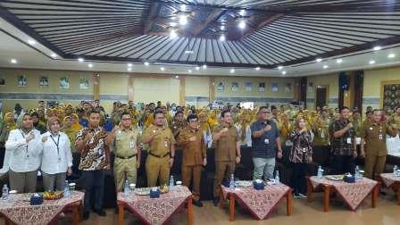 Peluncuran dan sosialisasi program Kredit Pemilikan Rumah (KPR) yang khusus ditujukan bagi Aparatur Sipil Negara (ASN) di lingkungan Pemerintah Kota Pekalongan di ruang Jlamprang Setda Kota Pekalongan, Selasa (26/8/2025).